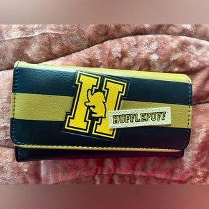 Harry Potter Hufflepuff wallet NWOT